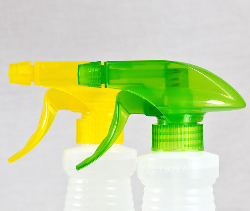 DIY Dusting Spray for Wood Surfaces with Essential Oils