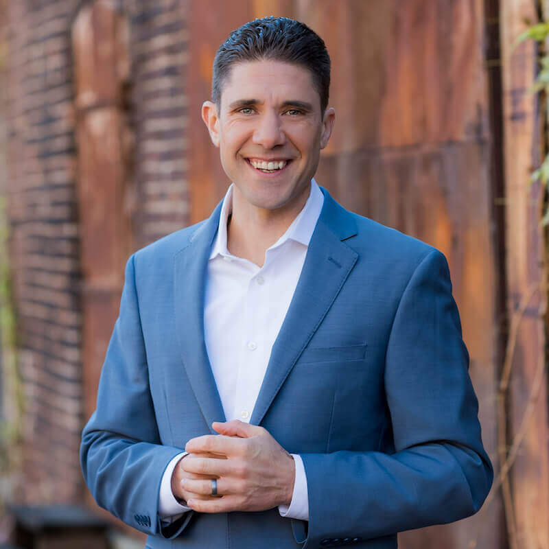 Dr. Eric Zielinski - Author of the Healing Power of Essential Oils book Dr. Eric Zielinski - Author of the Healing Power of Essential Oils book