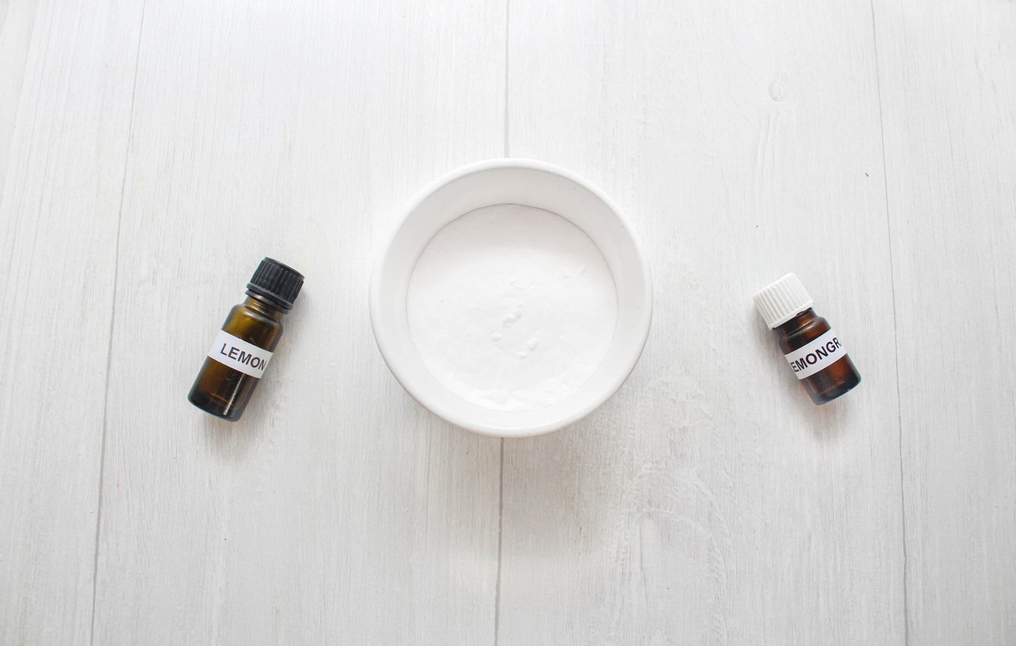 Deodorizing Essential Oils for Natural Odor-Eating Powder